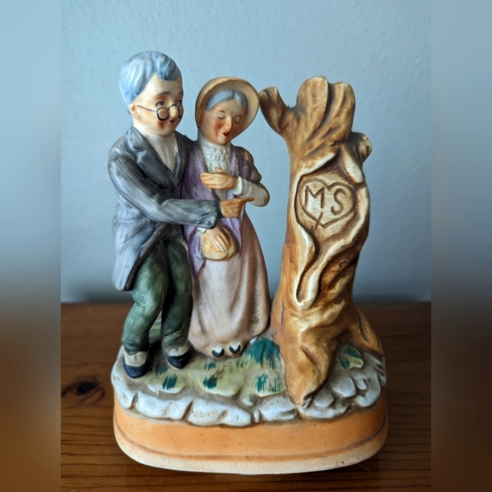 Vintage Figurine, Old Couple, "Those Were the Days", Sankyo, Rotating Mu…
